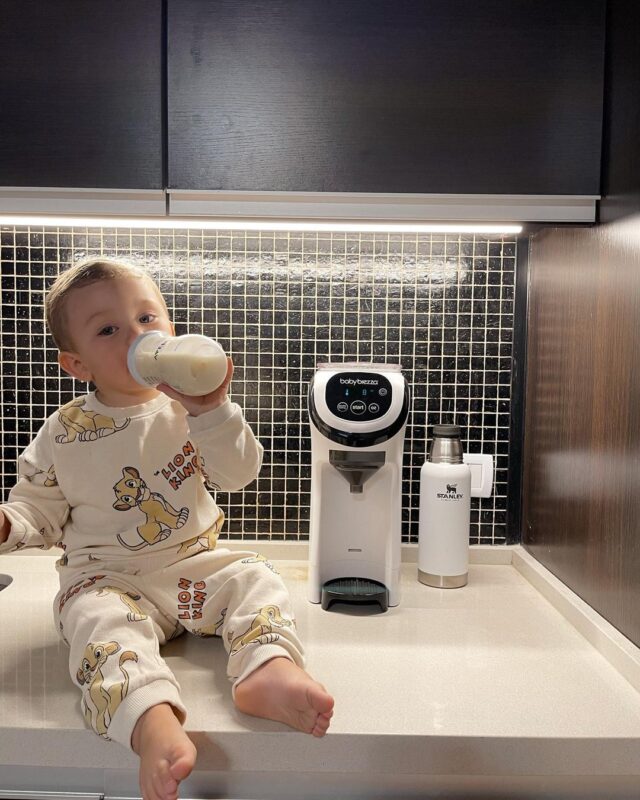 Baby Brezza Formula Pro Mini pha bình sữa hoàn hảo bé dùng được ngay.
